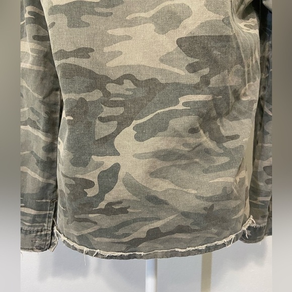 Mustard Seed women's medium distressed cargo pocket button down shacket EUC - Picture 10 of 10